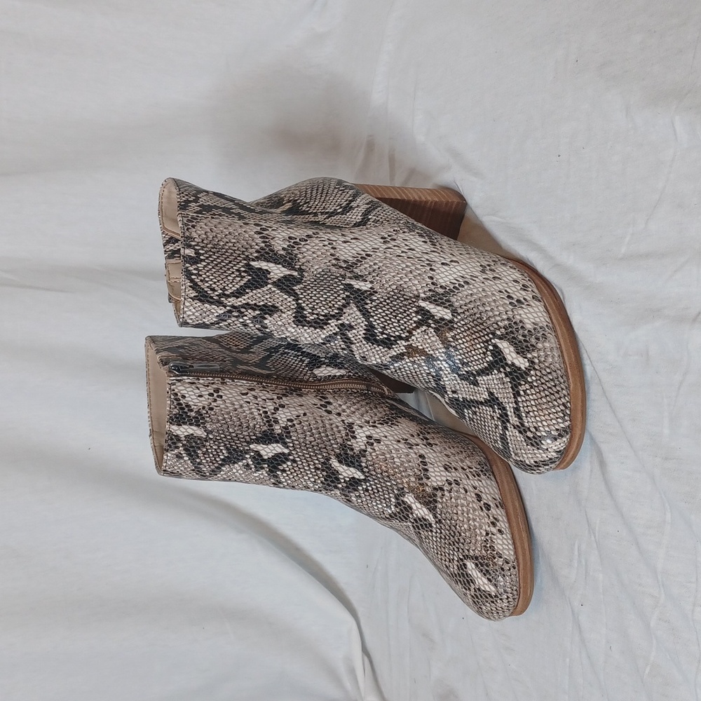 AR Hayes Boots‎